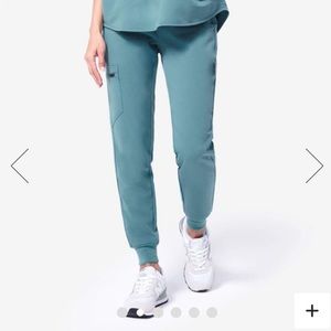 FIGS Scrub Set: Zamora Jogger & Casma Top